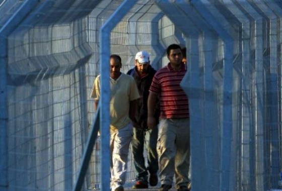 الشرطة الإسرائيلية تلاحق العمال الفلسطينيين بالبلدات العربية بأراضي العام48