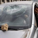 مستوطنون يهاجمون مركبات المواطنين قرب حاجز حوارة العسكري