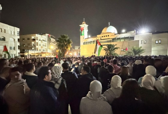 مظاهرة حاشدة بمحيط السفارة الإسرائيلية بعمّان لليوم الخامس على التوالي