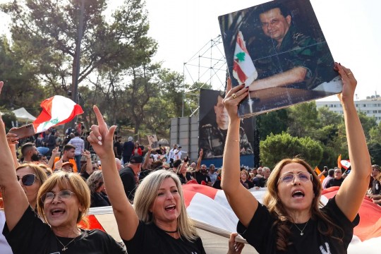 مع انتهاء ولايته.. عون يغادر القصر الرئاسي في لبنان ويوقع مرسوم استقالة حكومة ميقاتي