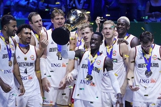 ألمانيا تقهر صربيا وتتوَّج بكأس العالم لكرة السلة لأول مرة في تاريخها