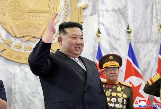 بـ"الدبابيس".. تبجيل الزعيم كيم جونغ أون في كوريا الشمالية