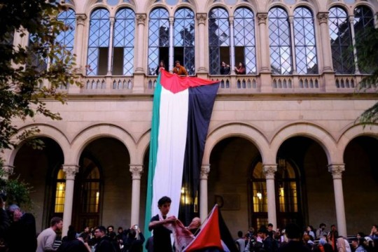 الهيئة التدريسية في جامعة برشلونة توافق على اقتراح مطالبة الإدارة بقطع العلاقات مع إسرائيل