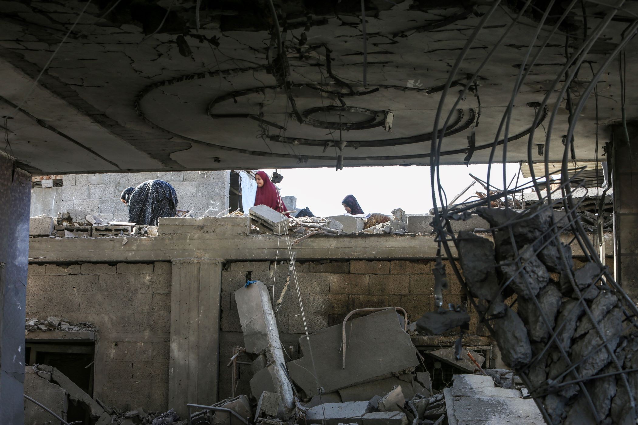 استمرار القصف على مناطق مختلفة من قطاع غزة و ارتفاع عدد الشهداء الى 34,654 منذ بدء العدوان
