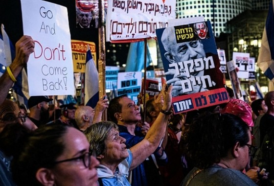 عشرات آلاف المتظاهرين الإسرائيليين يطالبون بإسقاط حكومة نتنياهو