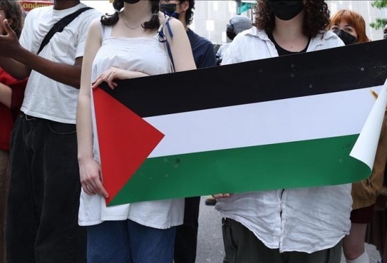 متظاهرون مؤيدون لفلسطين يقتحمون مبنى بجامعة شيكاغو
