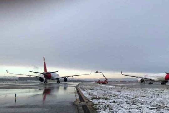 تعليق الرحلات من مطار فالنسيا وإليه بسبب الأمطار الغزيرة