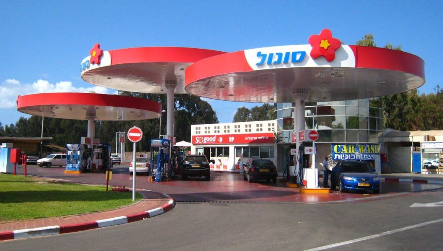 خفض أسعار الوقود في إسرائيل فجر غد الإثنين