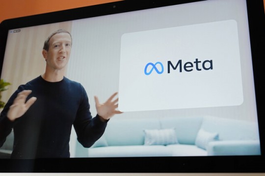 أسهم "فيسبوك" تقفز بعد إعلان زوكربيرغ تغيير اسمها إلى "ميتا"