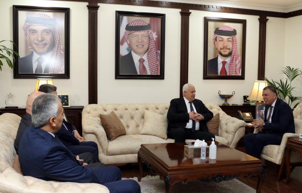 وزير الداخلية يبحث مع نظيره الأردني التعاون المشترك