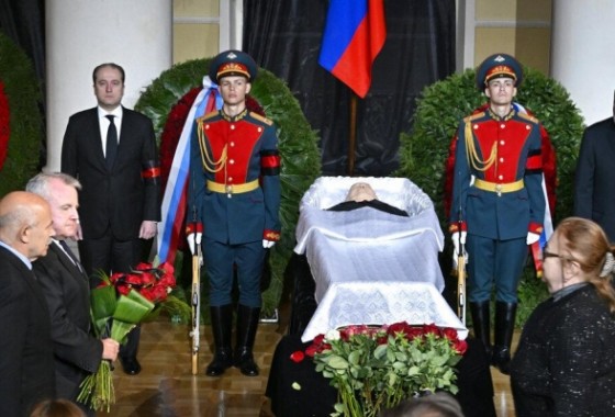 الروس يودعون غورباتشيف وبوتين يغيب عن الجنازة