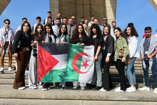 فرقة بيسان للفنون الشعبية تشارك في احتفالات الذكرى الـ68 للثورة الجزائرية