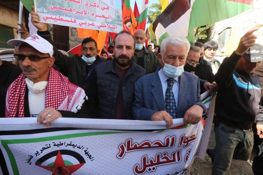 الاحتلال يقمع مسيرة سلمية في الخليل تندد بمجزرة الحرم الابراهيمي