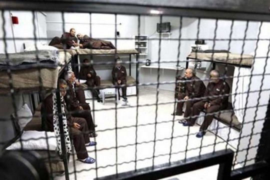 ندوة في غرناطة حول الانتهاكات التي يتعرض لها الأسرى في سجون الاحتلال