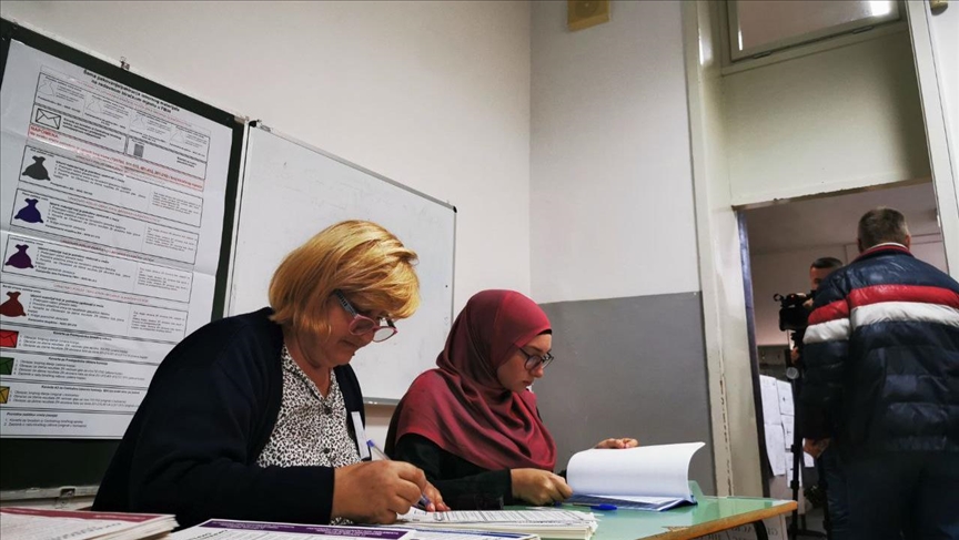 البوسنيون يبدأون التصويت في الانتخابات العامة
