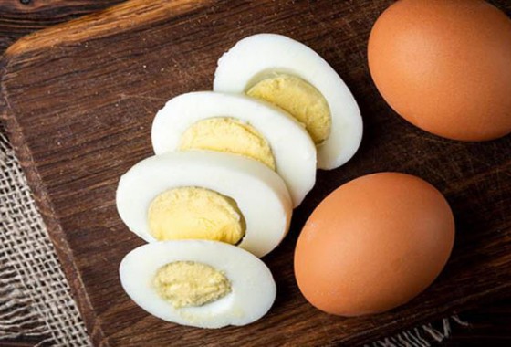 لن تتخيل ما يحدث لعضلة القلب عند تناول البيض المسلوق.. مفاجأة