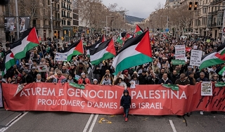 مئات آلاف المتظاهرين في إسبانيا يطالبون بحظر تجارة الأسلحة مع إسرائيل