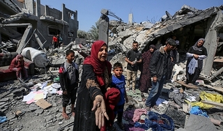 استمرار قصف منازل المواطنين.. ارتفاع عدد شهداء العدوان الاسرائيلي المتواصل على قطاع غزة الى 33843