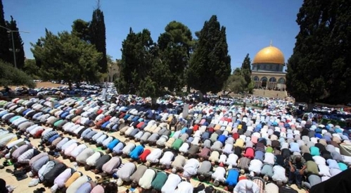 40  ألفا يؤدون صلاة الجمعة في المسجد الأقصى