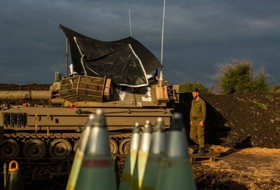 "بلومبيرغ": إسرائيل تجهز قواتها لحرب شاملة مع "حزب الله"