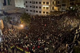 أردنيون يتظاهرون في محيط سفارة الاحتلال بالعاصمة عمان