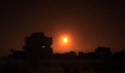 اسرائيل تقصف بالصواريخ موقعا عسكريًّا في جنوب سورية