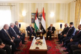 الرئيس يلتقي رئيس مجلس القيادة الرئاسي في اليمن ويطلعه على مجمل التطورات