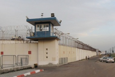 ثلاثة أسرى مرضى يواجهون إهمالا طبيا متعمدا في سجون الاحتلال