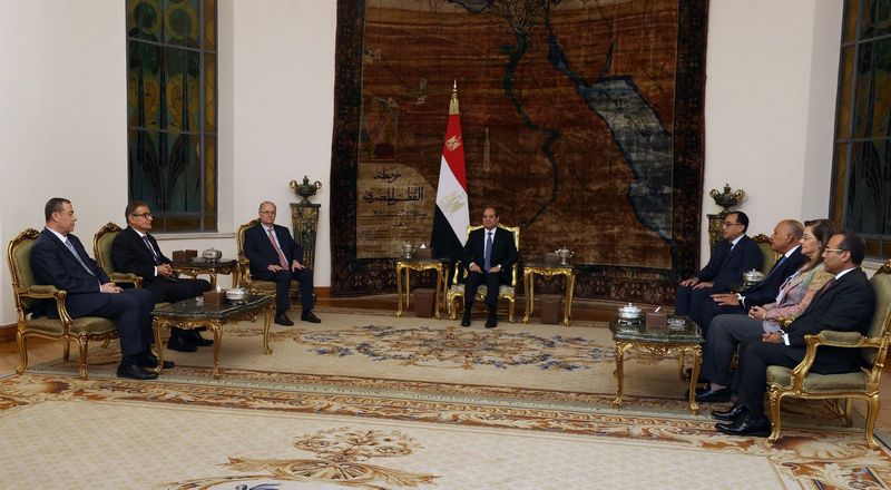 الرئيس المصري يستقبل رئيس الوزراء محمد مصطفى