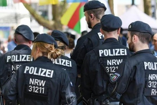 قطعة نقانق تحل جريمة سرقة بألمانيا عمرها 9 سنوات