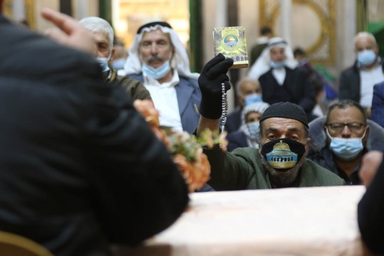 "الاحتلال يعرقل دخول المواطنين للحرم الإبراهيمي أثناء إحياء "الإسراء والمعراج