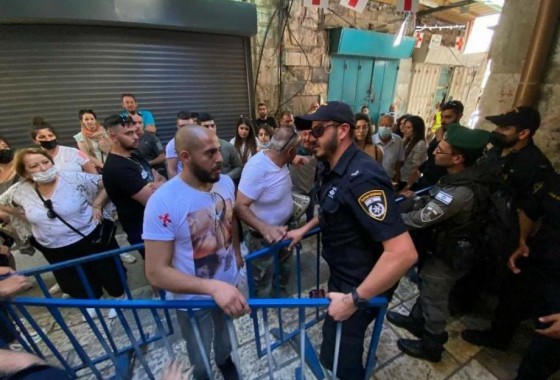 الاحتلال يعتقل شابين من المحتفلين بسبت النور قرب كنيسة القيامة