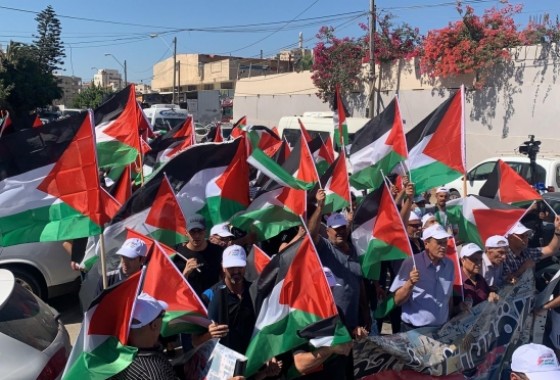 أهالي مدينة أم الفحم ينظمون مسيرة الأعلام الفلسطينية تنديداً بانتهاكات الاحتلال في القدس
