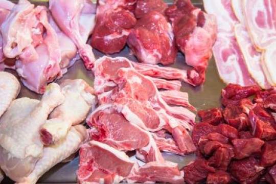 وزارة الاقتصاد تحدد السقف السعري الأعلى لسلعتي اللحوم والزيوت