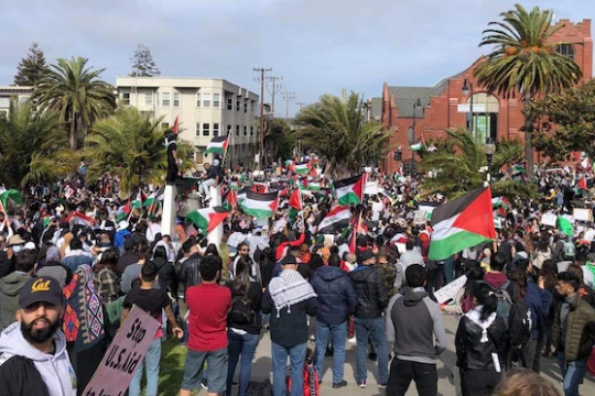 أنصار منظمة إستيطانية يعتدون على متضامنين مع فلسطين في كاليفورنيا
