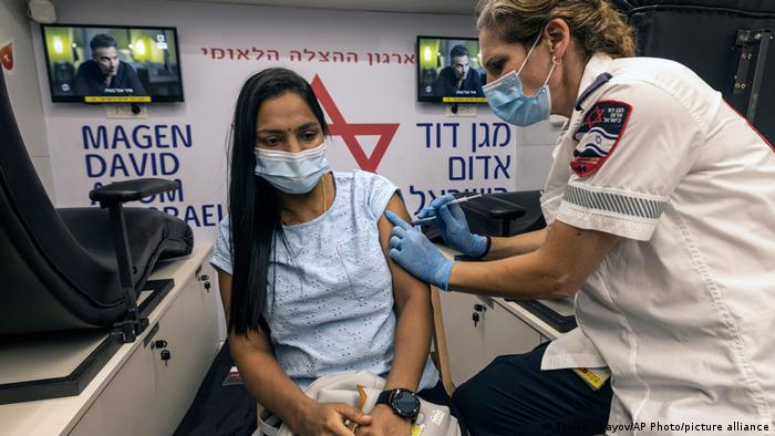 إسرائيل تتوقع عشرات آلاف الإصابات اليومية بكورونا