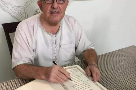 بالصور: الخطاط السوري احمد نجيب ينهي كتابة القرآن الكريم بخط يده