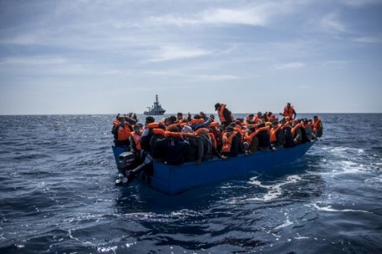 غرق قارب يحمل 45 مهاجراً قبالة سواحل تركيا
