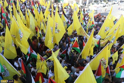 عشرات الآلاف يشاركون في مسيرة جماهيرية في الخليل دعما للرئيس ونصرة للأسرى
