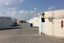 الفلسطينيون في مخيم "نيا كافلا" باليونان يشكون من العزلة وقسوة الانتظار