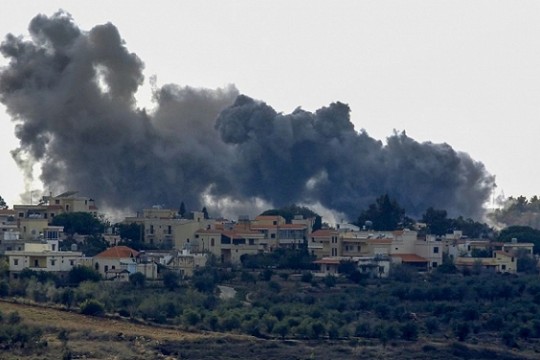 استشهاد 8 لبنانيين بينهم صحافيان في قصف اسرائيلي لبلدات جنوب لبنان