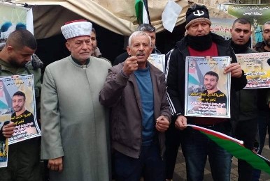 وقفة دعم للأسير ناصر أبو حميد في جنين
