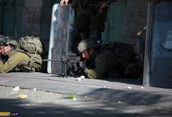 صور.. مواجهات مع قوات الاحتلال وسط الخليل