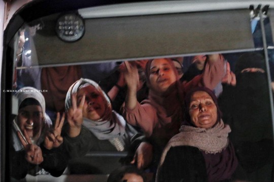 اطلاق سراح 39 اسيراً وأسيرة وحماس تفرج عن 23 من المحتجزين في غزة