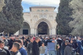 50  ألفاً يؤدون صلاة الجمعة في المسجد الأقصى