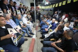 مئات المواطنين يشاركون في وقفة تضامن مع الاسير الغضنفر ابو عطوان المضرب عن الطعام لليوم الـ 61