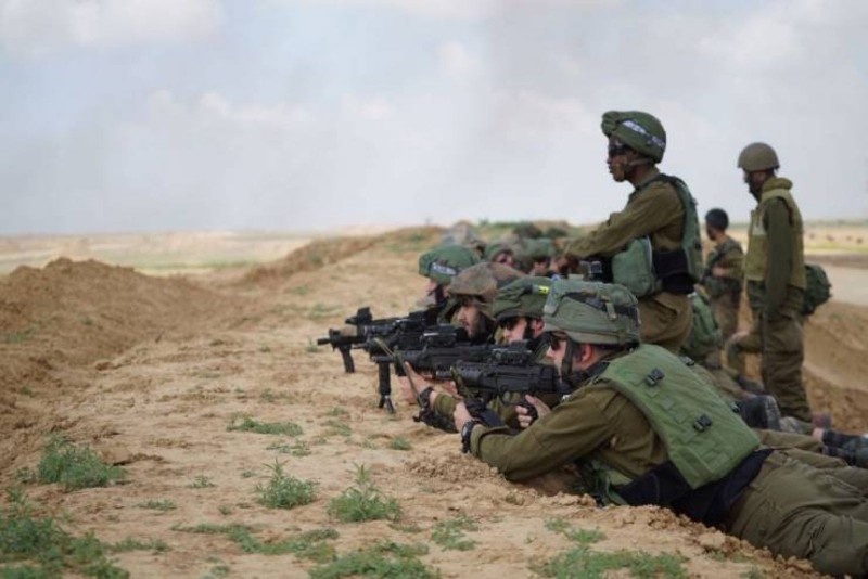 قوات الاحتلال تطلق النار والغاز وسط وجنوب قطاع غزة