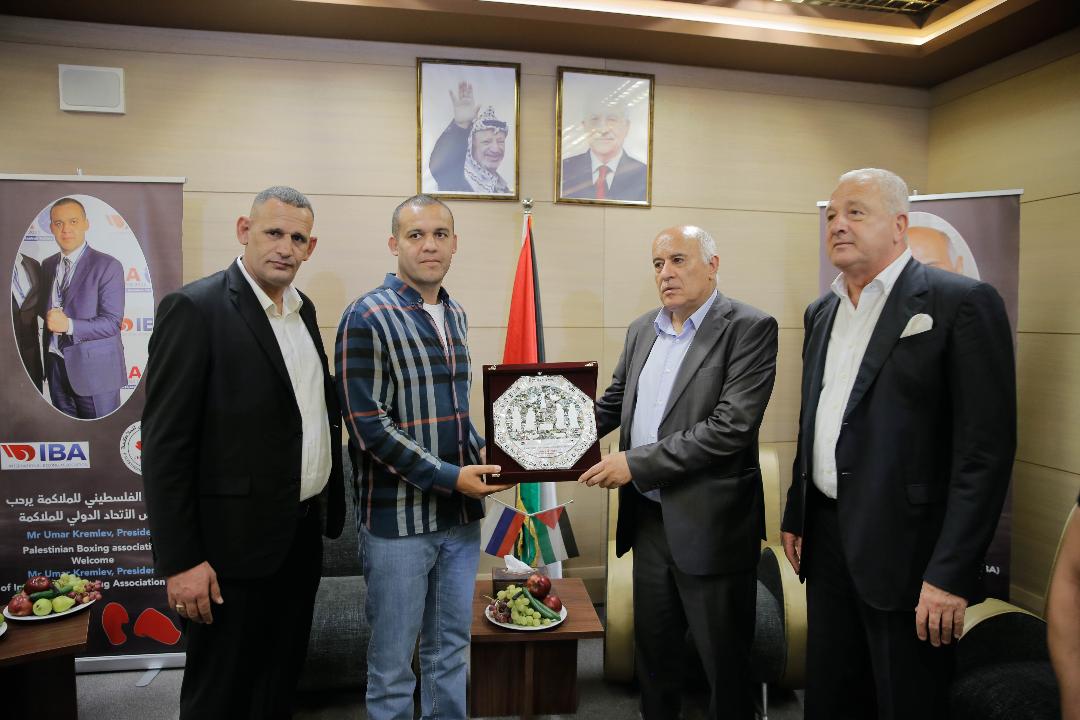 الرجوب: زيارة رئيس الاتحاد الدولي للملاكمة تحمل رسائل التضامن مع الأسرة الرياضية الفلسطينية