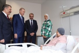 الرئيس أردوغان يزور مرضى فلسطينيين نقلتهم تركيا من غزة