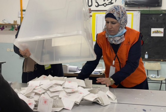 بالصور.. بدء عملية فرز اصوات الناخبين في كافة مراكز الاقتراع